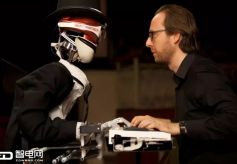 机器人将来宁与人类钢琴家“斗琴”