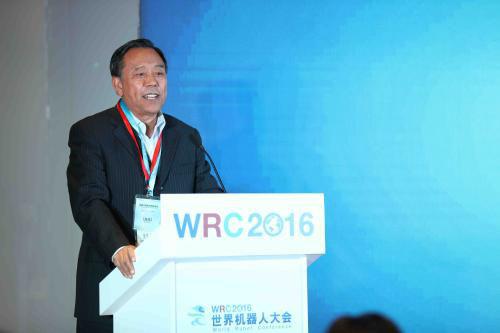 封锡盛，中国工程院院士。参加2016世界机器人大会。